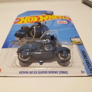 2024🔥Hot Wheels Vespa 90 SS Super Sprint (1966) 5/10 Factory Fresh 71/250 BL - Picture 1 of 4