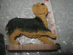 Studio Border Fine Arts - YORKSHIRE TERRIER STEHEND Hund Ornament. - Bild 1 von 2