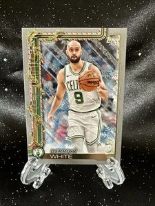 2025 Topps NBA Holiday #H6 Derrick Blanco Brillo Paralelo Boston Celtics - Imagen 1 de 2