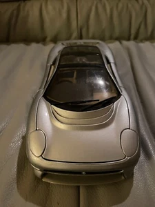 Maisto "1992" Jaguar XJ220 1:18 Scale Silver/Grey Edition - Picture 1 of 15