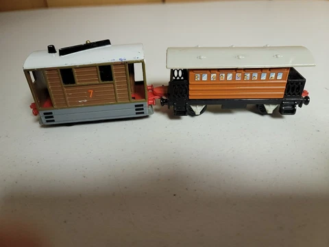 Thomas train ERTL Toby & Henrietta VG Condition                  re Cover