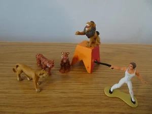 CORGI CLÁSICOS CIRCO ZOOLÓGICO ANIMALES LEÓN TIGRE DOMADOR FIGURAS MODELOS 11201 1:50 - Imagen 1 de 3