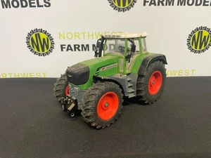 SIKU 1:32 SCALE FENDT 930 4WD TRACTOR - Picture 1 of 5