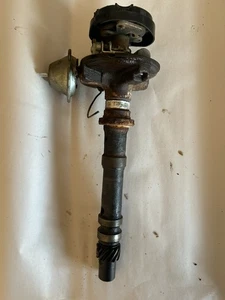 Chevy Factory Distributor 1110947 OEM Cast Iron 1-E-15 1961 Impala - Picture 1 of 9
