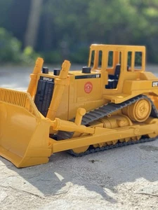 Bruder Bulldozer CAT - Bild 1 von 4
