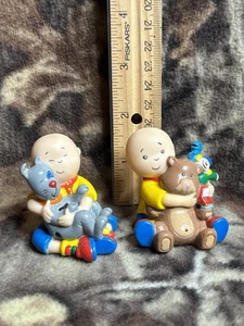 Lote de 2 figuras de vinilo Playfully Yours Caillou vintage 2001 PBS Sprout - Imagen 1 de 10