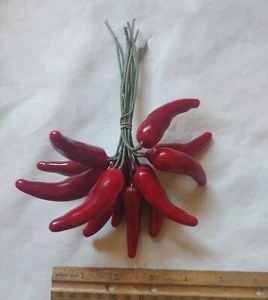 VINTAGE MILLINERY ~LACQUERED CHILI PEPPERS ~ WIRE STEM ~ BUNCH OF 12 - Picture 1 of 1