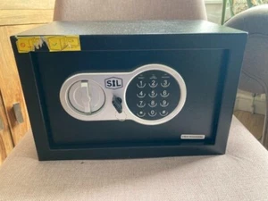 SMITH & LOCKE 20ET1030 ELECTRONIC COMBINATION SAFE 8.5LTR - Picture 1 of 3