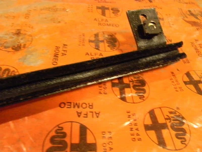 Guía de cristal interior lado pasajero Alfa Romeo Spider   Foto 1 de 3