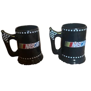 Zwei schwarze 2004 Nascar Kaffeekrüge Bierkrüge groß Sherwood Keramik Autorennen - Bild 1 von 11