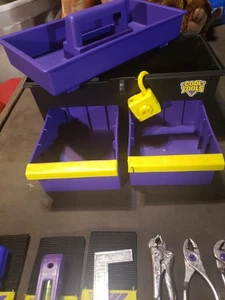 Cassetta degli attrezzi Playskool Cool Tools Play vintage 1992 con 27 attrezzi e serratura e 7 sacchetti - Foto 1 di 4