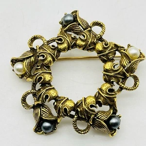 Vintage Jeanne Bellflower Wreath Brooch 2.25" - Picture 1 of 5
