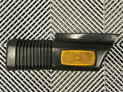 51111880447 - Fuelle parachoques delantero izquierdo original BMW E21 320i buen estado NLA Foto 1 de 4