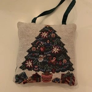 Weihnachten Kissen Ornament Türhänger Nadelspitze 5,5”x5,5” Baum Geschenke grün rot - Bild 1 von 3