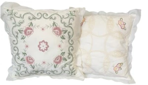 Vintage Embroidered Floral Throw Pillows Scalloped Borders 15 X 15 Set Of 2 - Picture 1 of 19
