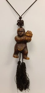 Antiguo collar de cuerda de seda con colgante de madera tallada china para niño "mano de Buda" - Imagen 1 de 7