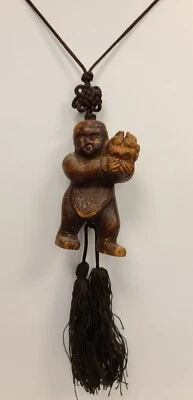 Antiguo collar de cuerda de seda con colgante de madera tallada china para niño "mano de Buda" Foto 1 de 4