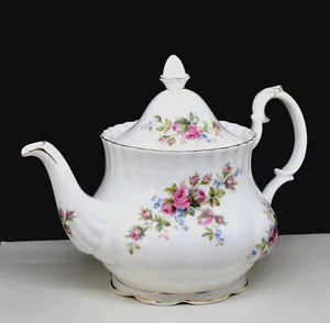 Vintage Royal Albert Moss Rose Teapot 5 Cup - England, Like New - Picture 1 of 7
