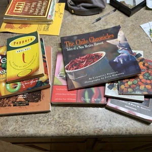 Lot of 8 Pepper Cookbooks - Some Vintage - Picture 1 of 24