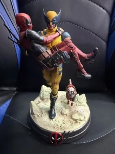 Estatua Deadpool & Wolverine Deluxe escala 1:10 de Iron Studios 2328/2500 - Imagen 1 de 12