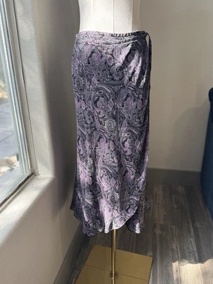 Gorgeous 100% Silk shell purple and black paisley print midi skirt. Size 8p - Image 1 of 4