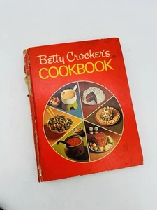 Vintage Betty Crocker's Cookbook Hardcover 1973 Red Pie Cover 19th Printing - Bild 1 von 7