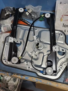NEW NISSAN QASHQAI J10 2006 - 13 RIGHT FRONT WINDOW REGULATOR & MOTOR 80770JD000 - Picture 1 of 3