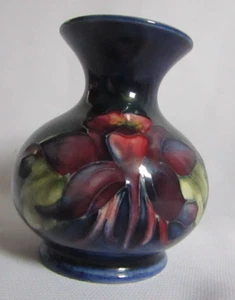 ANTIGUA CERÁMICA MOORCROFT AZUL COBALTO CLEMÁTIDE 5" FIRMADA - Imagen 1 de 5