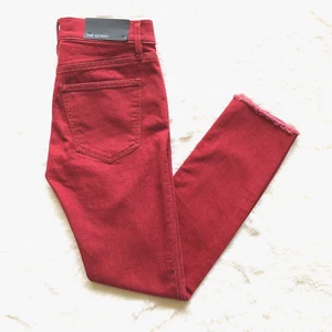 NWT Ann Taylor The Skinny Lean Midrise Red Raw Hem Stretch Jeans Womens Size 00 - Picture 1 of 12