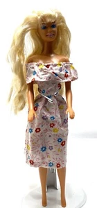 Mattel Barbie Puppe lange blonde Haare blaue Augen Blumenkleid 12 Zoll groß kostenloser Versand - Bild 1 von 12