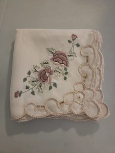 Handbestickte Tischdecke mit Häkelkante Floral Vintage - Bild 1 von 7