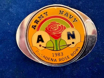 JUEGO DE FÚTBOL AMERICANO EJÉRCITO/MARINA 1983 DE COLECCIÓN - PASADENA ROSE BOWL - HEBILLA DE CINTURÓN - 2,5" Foto 1 de 4
