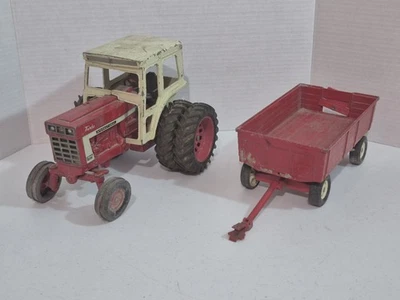 Винтажный International Harvester 1466 Farmall Турбо Трактор Красный с Самосвалом - Изображение 1 из 4