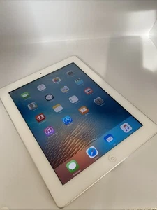 Apple iPad 2 9.7in 16GB Wi-Fi Tablet - Silver Please Read π - Picture 1 of 8
