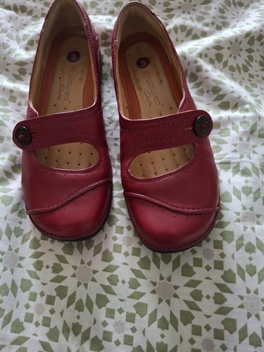 Scarpe Clarks donna in pelle rossa taglia 6 5D. Indossato poche volte. Morbido e confortevole