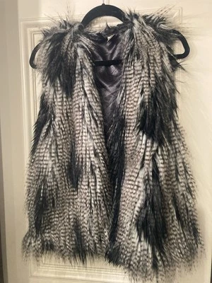 Colete H & M dividido de pele sintética estampa de animais preto e cinza tamanho 12 - Imagem 1 de 4