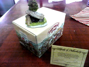 David Winter “Shropshire Pig Shelter” The Shires  Original Box & COA NEW $8.95 - Picture 1 of 4