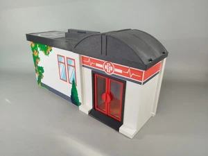 Playmobil Mitnehm-Krankenhaus 5953 – Set mit Figuren & Zubehör - Bild 1 von 8