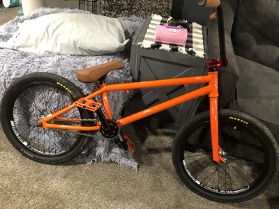 Bicicleta Eastern Paydirt negra de 20 pulgadas Foto 1 de 2