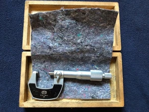 Mikrometer / Bügelmessschraube 0 - 25 mm 0,01 in kleiner Holzkiste  #E015 - Bild 1 von 4