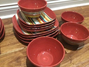 12 Stück Tischplatten Galerie Aquarell Quadratisch Teller Schüsseln Rot Weiß Aqua Streifen - Bild 1 von 17