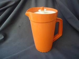 Vintage Tupperware 800-15 orange water jug pitcher push button lid 2 quart - Picture 1 of 3