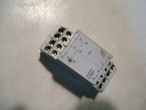 DOLD IL7824.21/100 SAFEMATE SAFETY RELAY 0.1S DELAY 3A/250VAC 24VDC SUPPLY P2975 - Imagen 1 de 6
