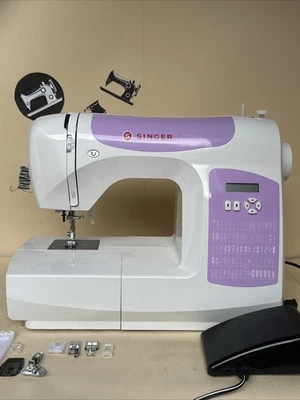 Singer C5205-PR Computer Nähmaschine Stretch Mit Zubehör in der Farbe ,,purple“ - Bild 1 von 4
