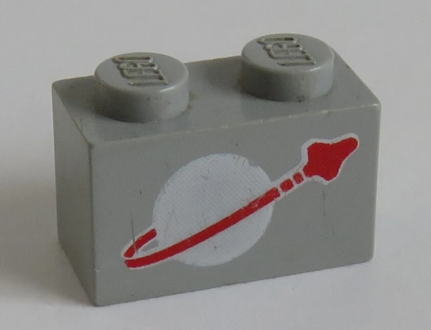 LEGO - Stein / Brick 1 x 2 bedruckt mit Classic Space Logo, hellgrau # 3004p90 - Bild 1 von 1