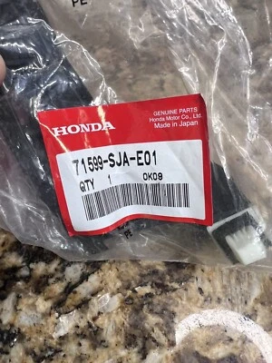 Espaciador de arco de rueda izquierda Honda 71599-SJA-E01 para base 06-12 Acura RL Foto 1 de 3