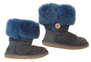 UGG Australia Mädchen Winterstiefel Bailey drei Knöpfe Gr. 13 blau - Bild 1 von 10