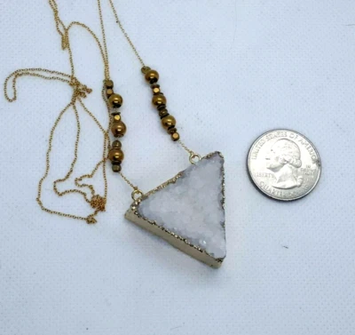 Винтажный необработанный белый кварц durzy подвеска ожерелье треугольник безель на цепочке 24" - Изображение 1 из 4