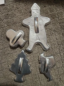 4 Vintage Silber Aluminium Ausstechformen Weihnachtsmann, Baum, Lebkuchenmann. - Bild 1 von 2
