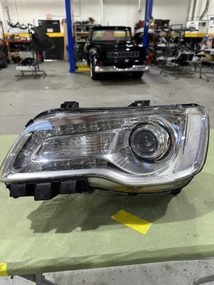 Faro izquierdo conductor Chrysler 300 2015 2016 bi xenón HID adaptable 68196279AD Foto 1 de 4